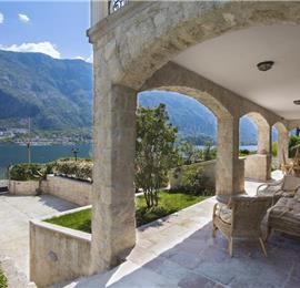 5 bedroom bayside villa with pool near Kotor, sleeps 12